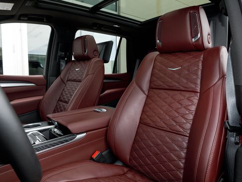 Used 2026 Cadillac Escalade Sport AWD/4WD image 15
