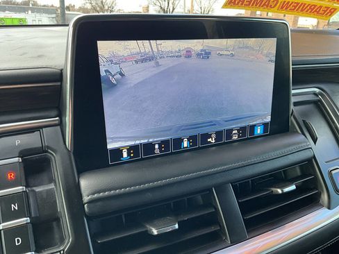 Used 2021 Chevrolet Suburban LT w/ LT Signature Package image 13