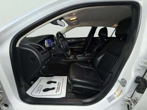 Used 2015 Chrysler 300 Limited image 13