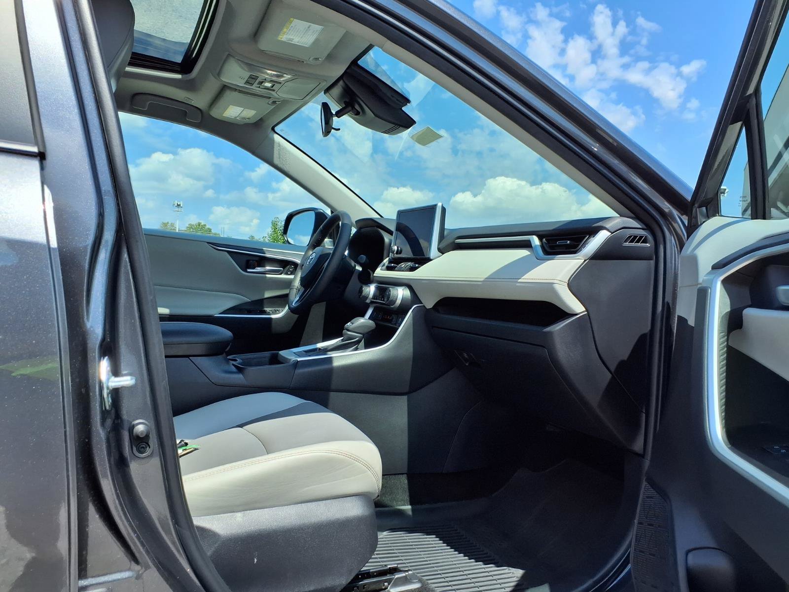 Used 2024 Toyota RAV4 XLE Premium w/ Weather Package AWD/4WD image 31