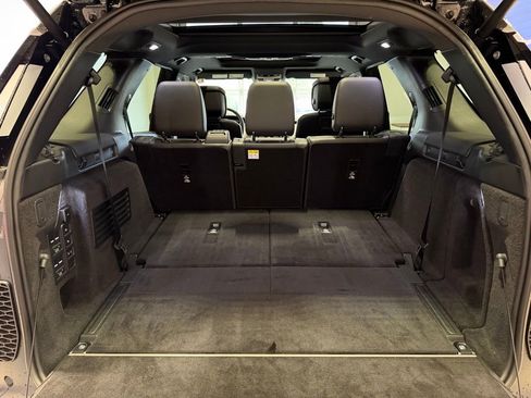 New 2025 Land Rover Discovery Dynamic SE image 15