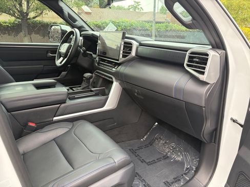 Used 2025 Toyota Tundra Platinum w/ TRD Off-Road Package AWD/4WD image 29