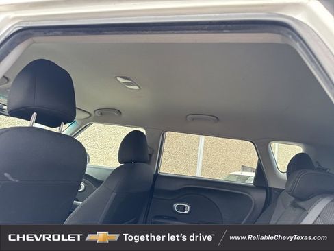 Used 2018 Kia Soul + image 10