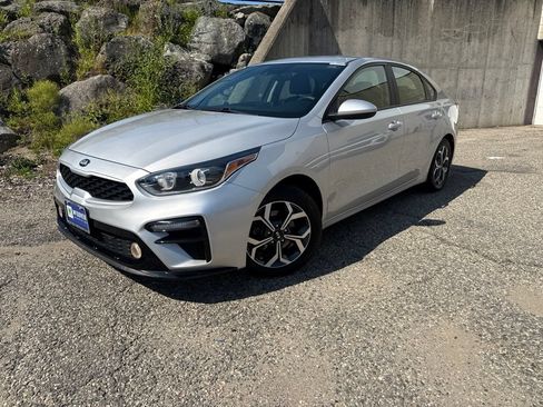 Used 2020 Kia Forte LXS FWD image 2