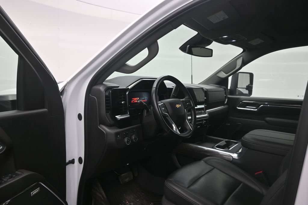 Used 2024 Chevrolet Silverado 2500 LTZ w/ LTZ Plus Package AWD/4WD image 10