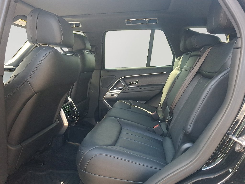 Used 2025 Land Rover Range Rover SE AWD/4WD image 8