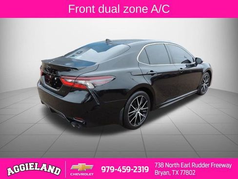 Used 2023 Toyota Camry SE image 4