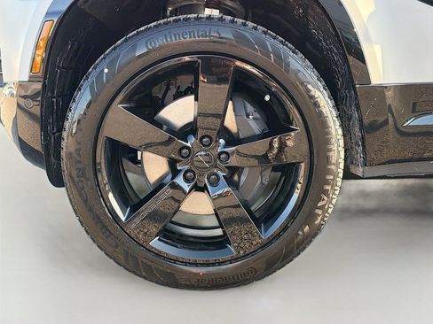 New 2026 Land Rover Defender 110 X-Dynamic SE image 41