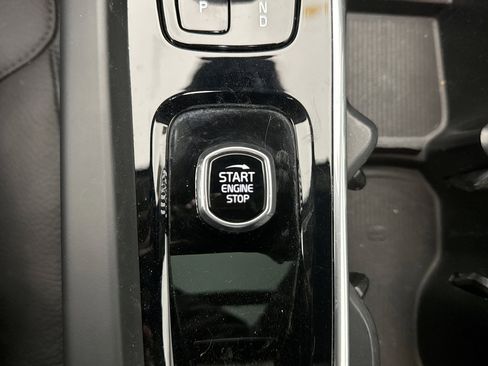 Used 2023 Volvo XC60 B5 Plus w/ Protection Package Premier image 21