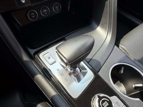 Certified 2025 Genesis G70 2.5T AWD/4WD image 17