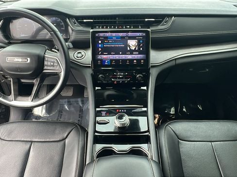 Used 2022 Jeep Grand Cherokee Limited w/ Luxury Tech Group II image 26