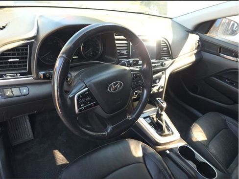 Used 2017 Hyundai Elantra Limited w/ Limited Tech Package 08 image 25