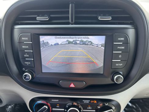 Used 2020 Kia Soul LX FWD image 17