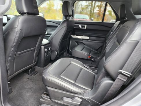Certified 2022 Ford Explorer XLT w/ Equipment Group 202A image 16