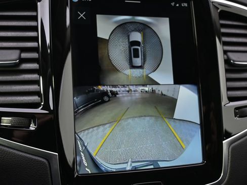 Used 2024 Volvo XC90 B6 Ultimate w/ Protection Package Premier image 31