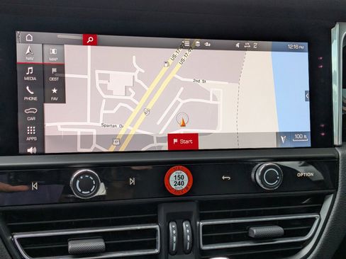 Used 2025 Porsche Macan image 19