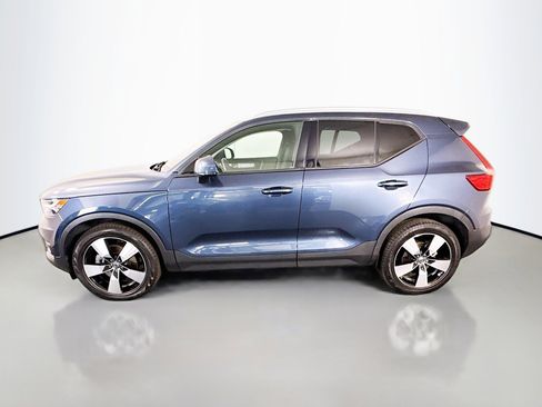 Used 2021 Volvo XC40 T5 Momentum w/ Premium Package image 6