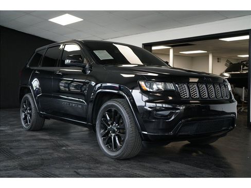 Used 2019 Jeep Grand Cherokee Altitude RWD image 1