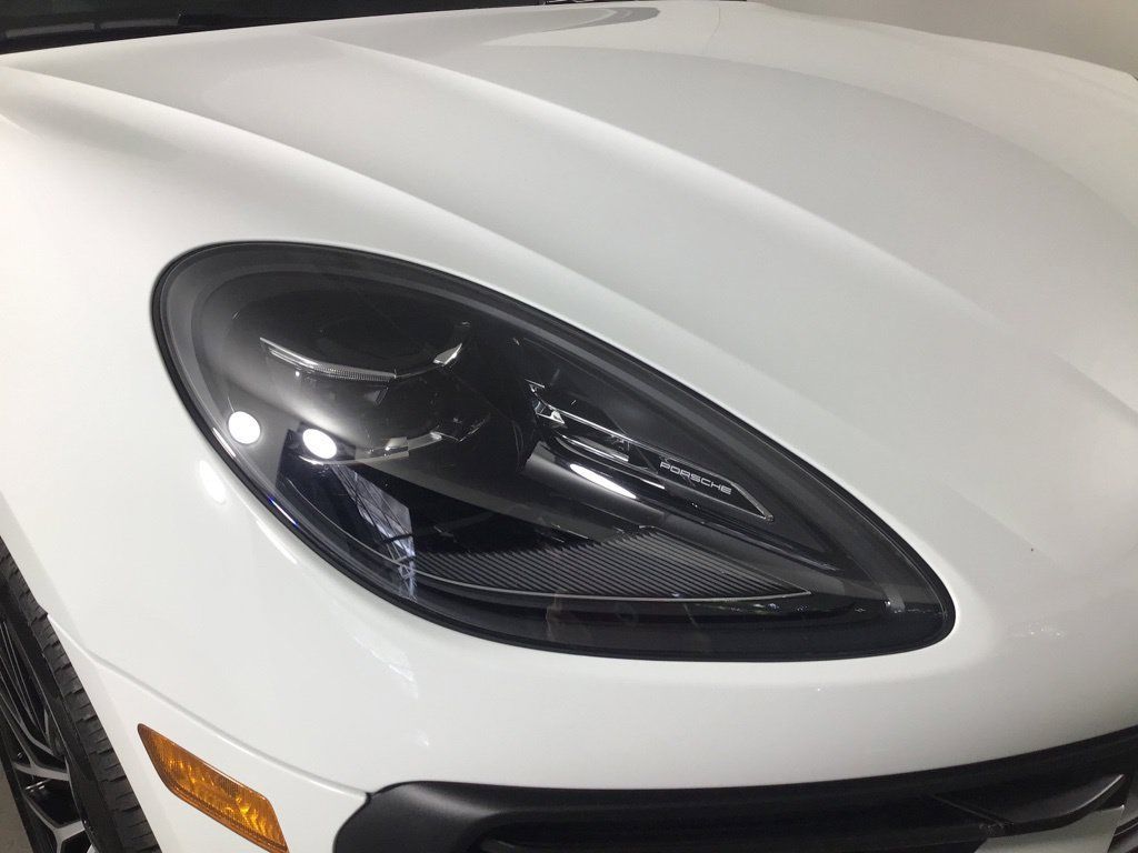 Certified 2026 Porsche Macan AWD/4WD image 15