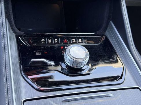 Used 2023 Jeep Wagoneer L Series II AWD/4WD image 23