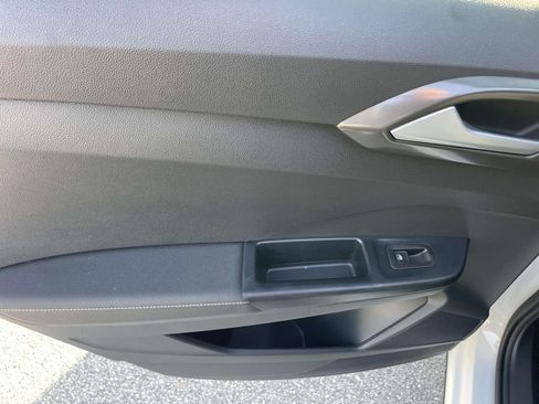 New 2026 Volkswagen Taos SE FWD image 11