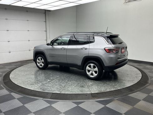 Used 2020 Jeep Compass Latitude w/ Cold Weather Group AWD/4WD image 2