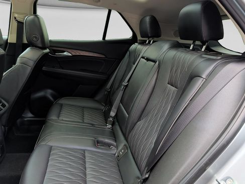 Used 2023 Buick Envision Avenir AWD/4WD image 31