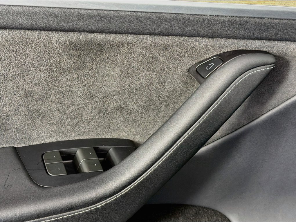 Used 2024 Tesla Model Y Long Range AWD/4WD image 19