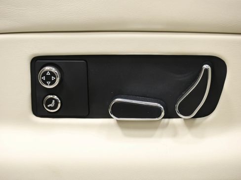 Used 2017 Bentley Bentayga AWD/4WD image 56