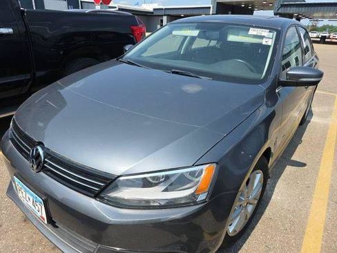 Used 2014 Volkswagen Jetta SE FWD image 1