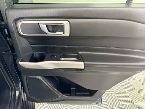 Used 2024 Ford Explorer XLT image 48