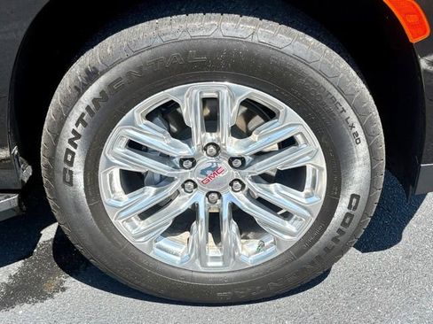 Used 2024 GMC Yukon SLT w/ SLT Luxury Package AWD/4WD image 29