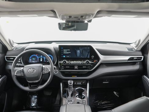 Used 2024 Toyota Highlander Platinum AWD/4WD image 14
