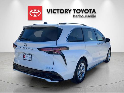 Used 2022 Toyota Sienna XSE w/ XSE Plus Package image 7