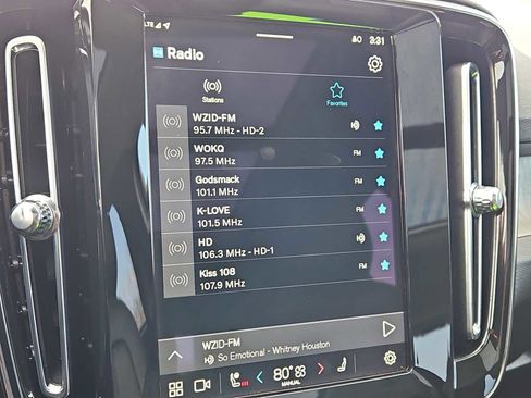 Used 2024 Volvo XC40 B5 Core image 23