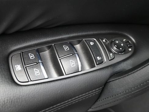 Used 2023 Nissan Armada SL w/ Captain's Chairs Package RWD image 4