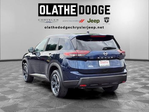 Used 2025 Nissan Rogue SV AWD/4WD image 3