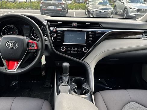 Used 2018 Toyota Camry L image 15
