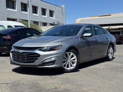 Used 2025 Chevrolet Malibu LT image 2