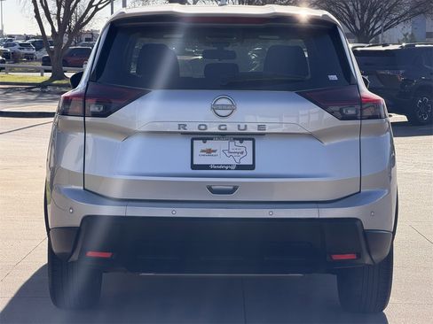 Used 2025 Nissan Rogue SV image 5