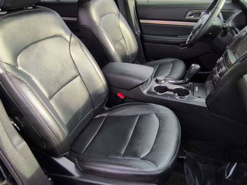 Used 2018 Ford Explorer XLT w/ Equipment Group 202A image 22