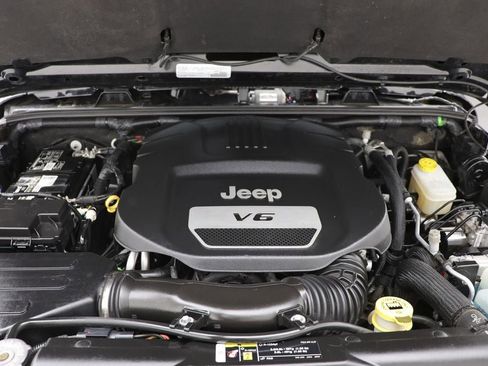 Used 2017 Jeep Wrangler Unlimited Rubicon image 32