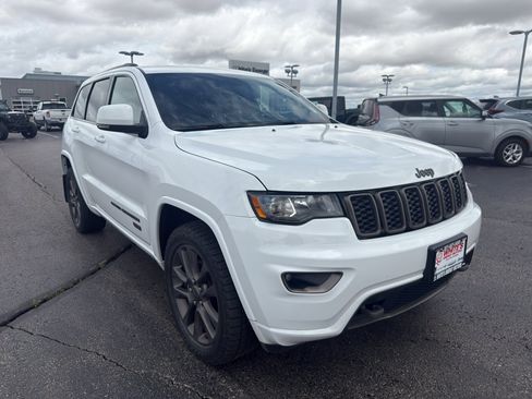 Certified 2025 Jeep Grand Cherokee Altitude AWD/4WD image 3