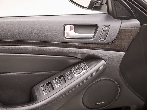 Used 2015 Kia Cadenza Premium w/ Technology Package image 25