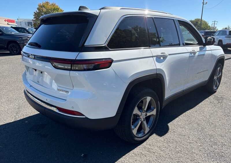 Used 2023 Jeep Grand Cherokee Limited AWD/4WD image 3