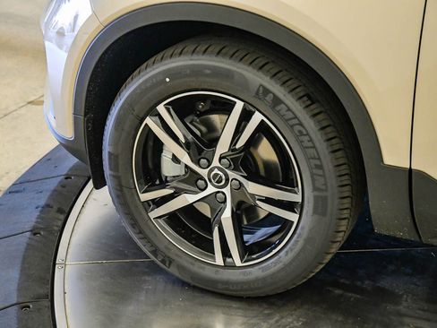 New 2026 Volvo XC40 B5 Core AWD/4WD image 9