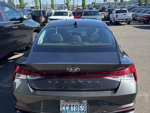 Used 2022 Hyundai Elantra SEL w/ Convenience + Premium Package FWD image 7