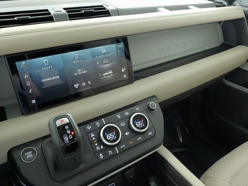 Used 2024 Land Rover Defender 110 S image 61