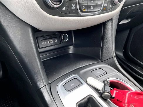 Used 2022 Chevrolet Equinox LT AWD/4WD image 32