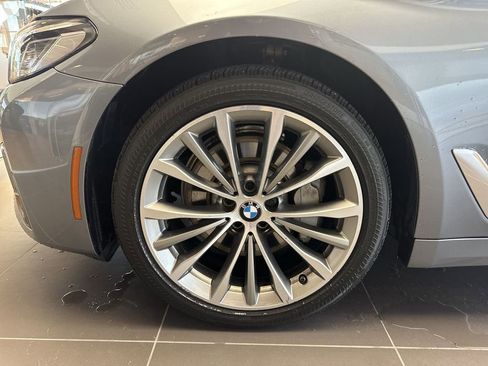 Used 2021 BMW 530i xDrive w/ Premium Package image 10